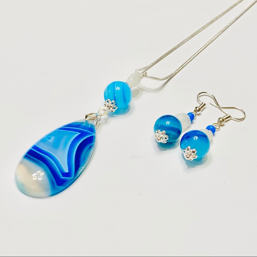 Coordinated Set Onyx Stone Pendant With Moonstone Necklace & Matching Earrings🦋